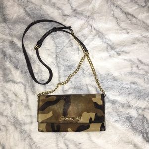 Final price✨Michael kors camo crossbody purse✨